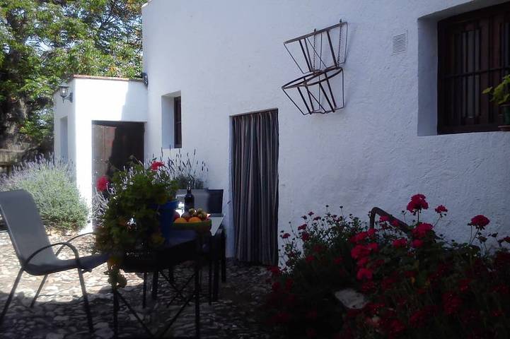 Apartamento entero, Acogedor apartamento con chimenea y jacuzzi in Fuentes de Cesna, Algarinejo