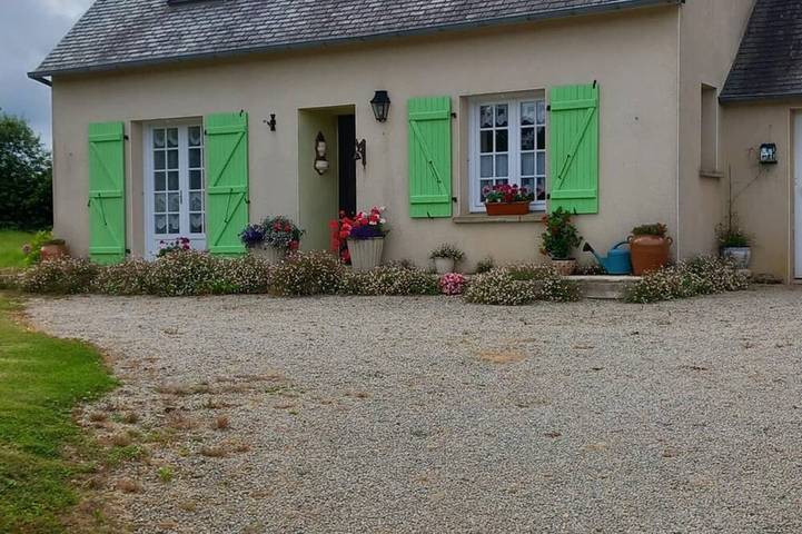 Location de vacances pour 6 personnes, avec jardin, animaux acceptés à Guimaëc