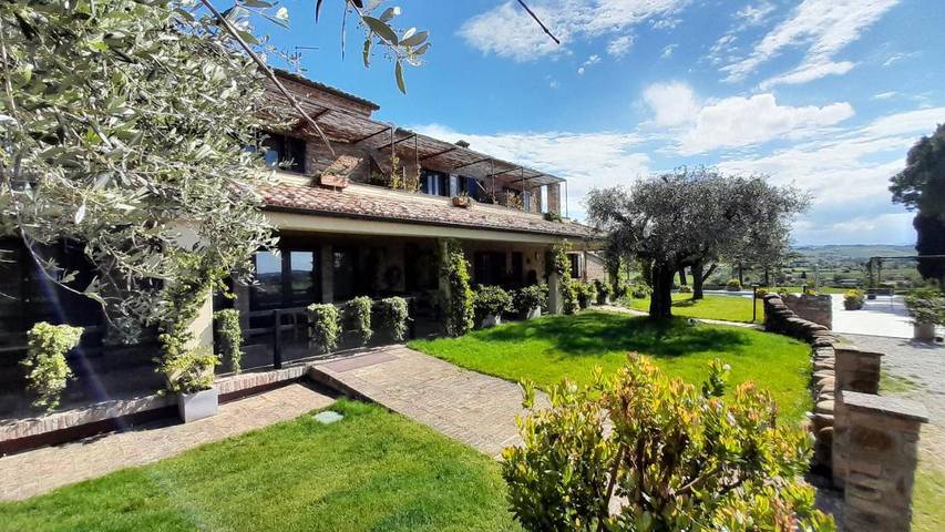 Casa vacanza per 2 persone, con Balcone e Terrazza nonché Giardino e Piscina a Gradara