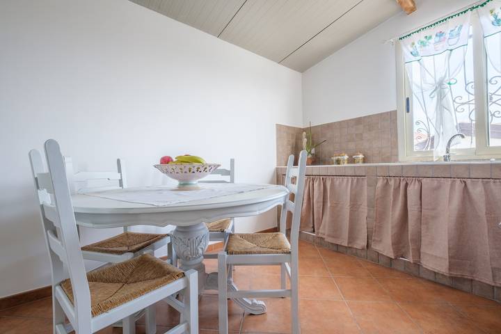 Entire apartment, Medusa Apartment with Balcony, Wi-Fi and Air Conditioning in Chianchitta, Taormina