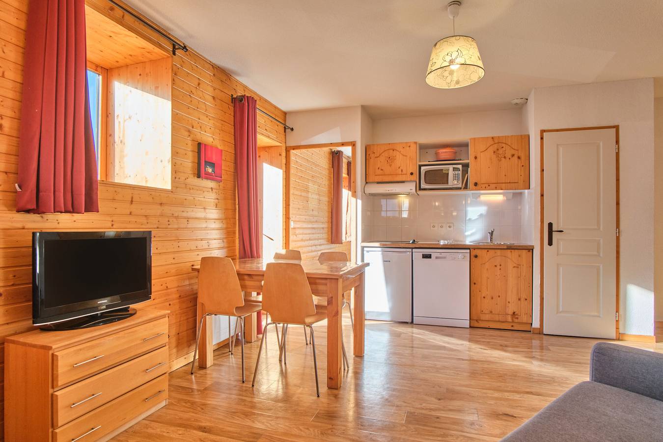Appartement entier, Appartement 'Les Airelles' avec vue sur montagne et balcon in Chamrousse, Parc national des Écrins