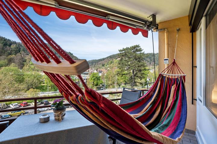 Studio entier, Appartement central avec balcon, vue sur la montagne et garage à Bad Liebenzell in Bad Liebenzell, Forêt Noire du Nord
