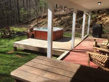 Gîte pour 10 personnes, avec jacuzzi, animaux acceptés dans Almond (Caroline du Nord)