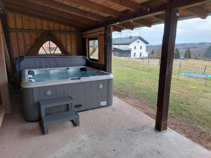 Ferienhaus für 11 Personen, mit Balkon und Whirlpool sowie Terrasse und Garten in Hellenthal - 4