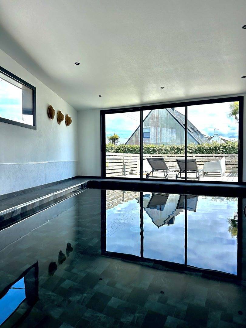 La Maison du Goueltoc, piscine, spa, 100 m Plage in Plounéour-Trez, Région de Brest
