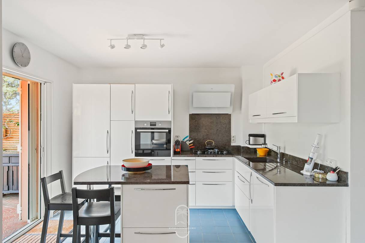 Entire holiday apartment, Charmant Rdj T3 en Bord de Mer Carqueiranne in Carqueiranne, Parc national Port-Cros
