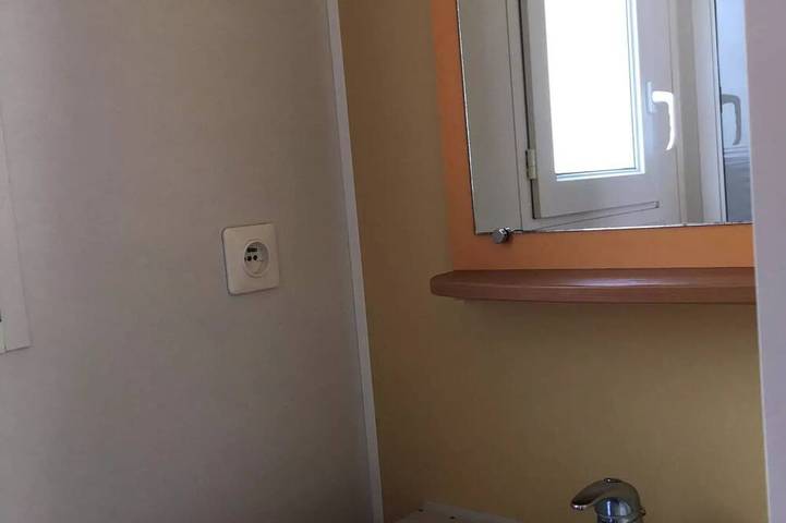 Mobil home pour 3 personnes, avec piscine ainsi que jacuzzi et sauna, animaux acceptés à Thiviers - 3