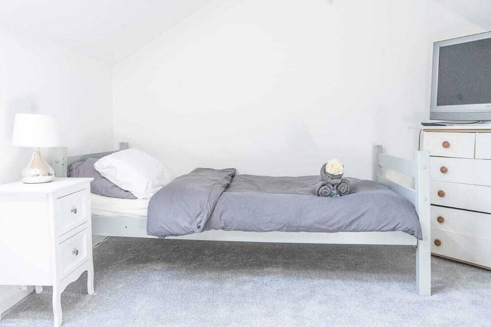 Room Number 2 in Leigh, Grand Manchester