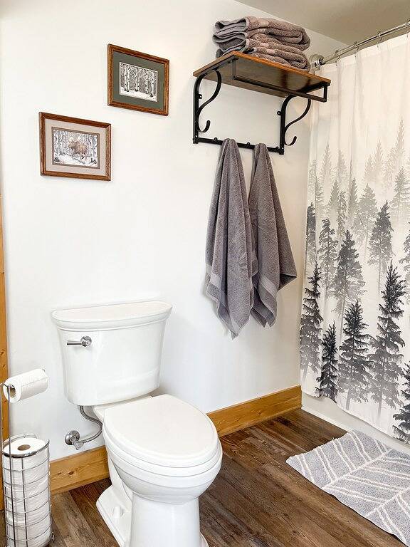 Ganze Wohnung, Brand New, ein gemütliches Studio für 2 Personen mit Blick auf den historischen Yellowstone Arch in Gardiner, Absaroka Range