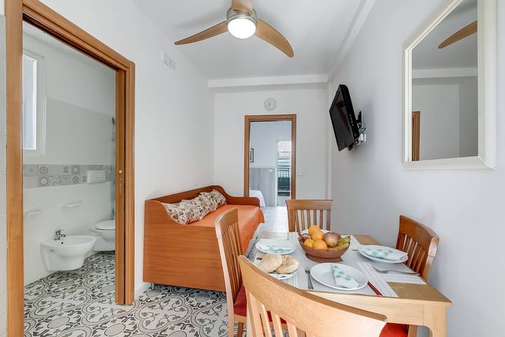 Gîte pour 4 personnes, avec terrasse et piscine, adapté aux familles à Vieste - 4