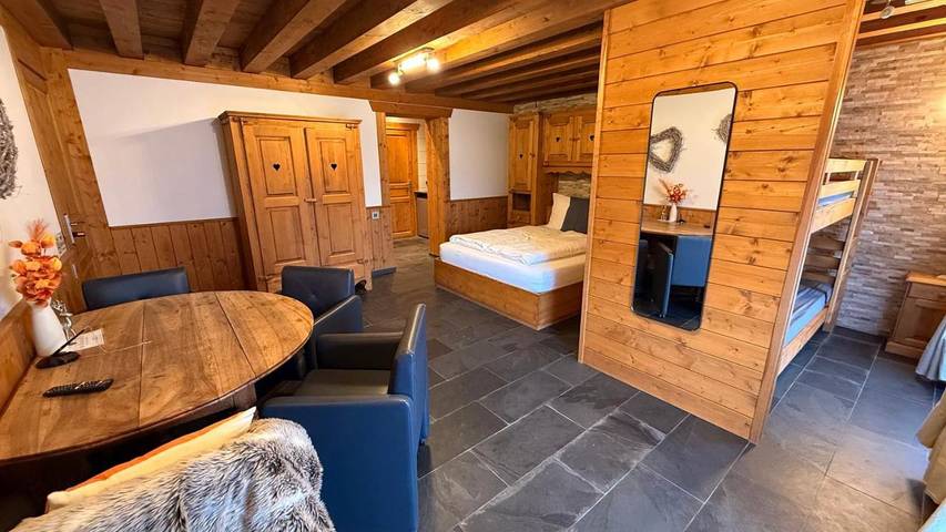 Chambre d’hôte pour 4 personnes, avec vue et sauna ainsi que jardin et piscine, animaux acceptés dans Valais - 3