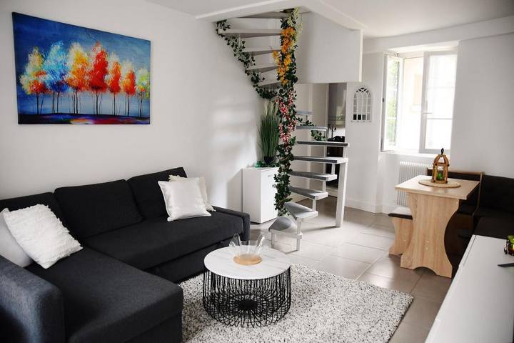 Location de vacances pour 6 personnes, avec Balcon et Terrasse ainsi que Jardin et Vue à Provins