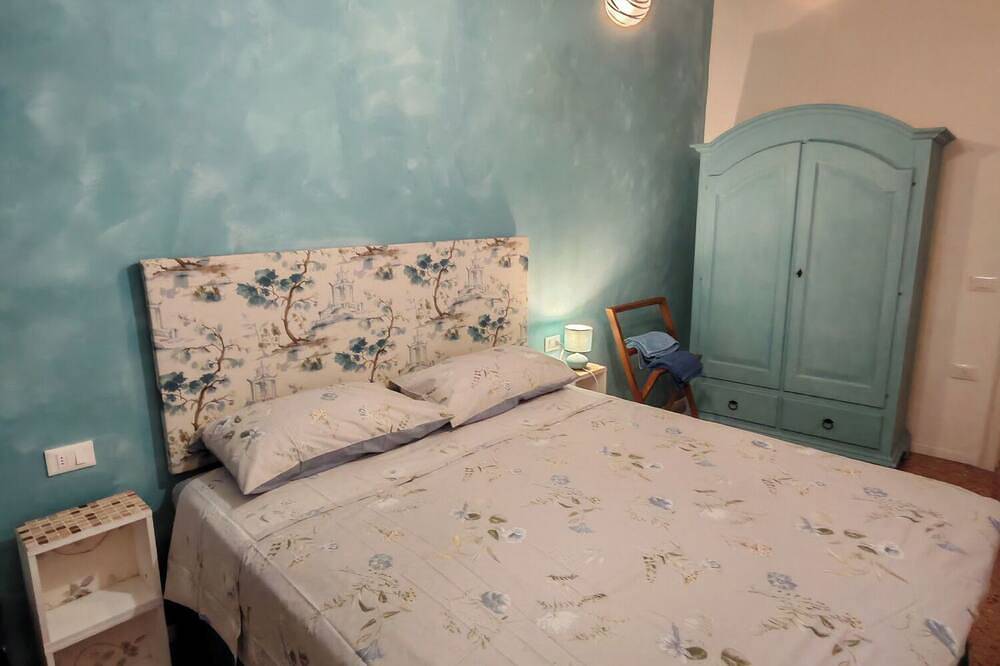 Entire apartment, Carducci bright flat in historic centre in Pistoia, Pistoia Province