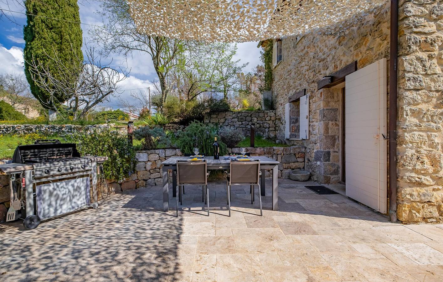 Ruhiger Rückzugsort am Flussufer mit Pool und WLAN in Callian, Draguignan Region