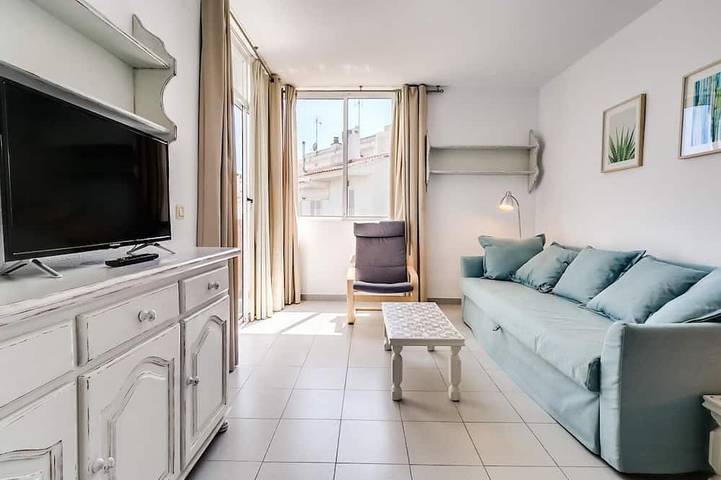 Apartamento entero, Encantador, tranquilo y luminoso junto al mar in Platja del Morer (Sant Pol de Mar), Sant Pol de Mar