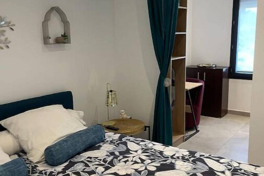 Confortable logement sur les hauteurs de Pézenas in Pézenas, Côte méditerranéenne (France)