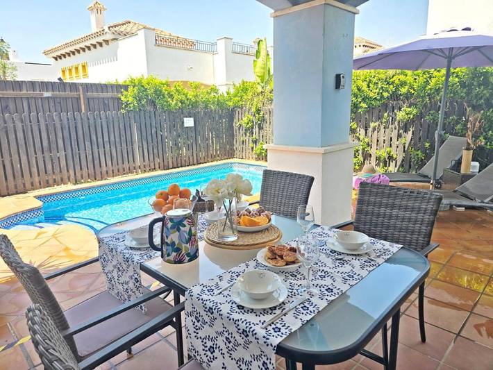 Chalet para 4 personas, con piscina y vistas además de terraza y jardín - 1