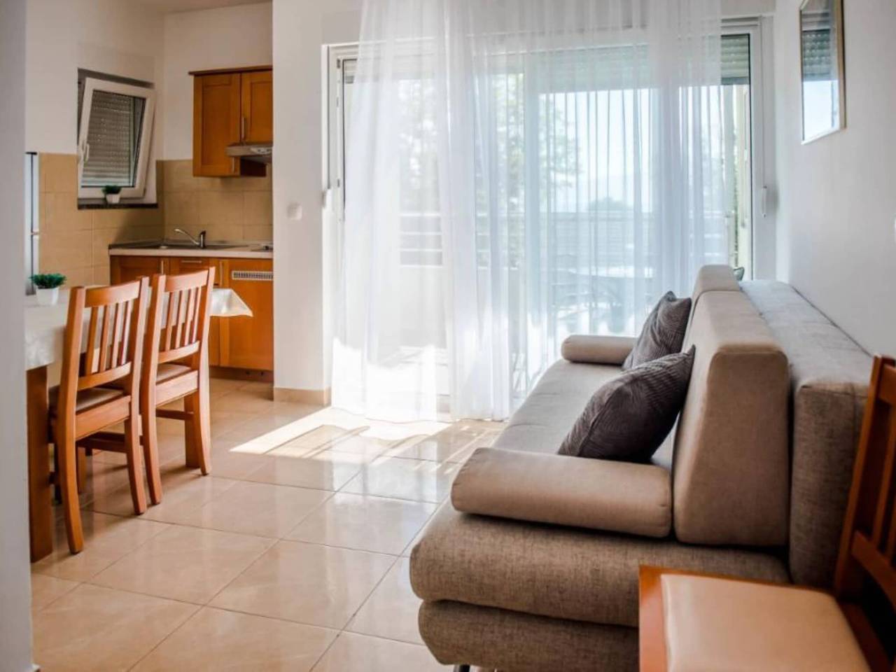 Cijeli apartman, One Bedroom Apartment with sea wiev 1 in Zaostrog, Makarska rivijera