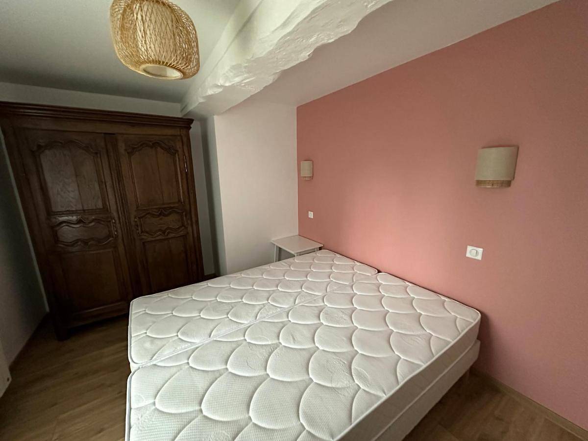 Two-Bedroom House in Isigny-le-Buat, Région d'Avranches