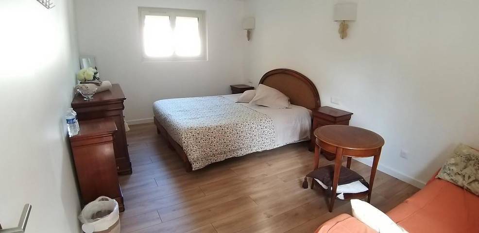 Chambre d’hôte pour 2 personnes, avec Terrasse ainsi que Jardin et Vue à Parigné-l'Évêque