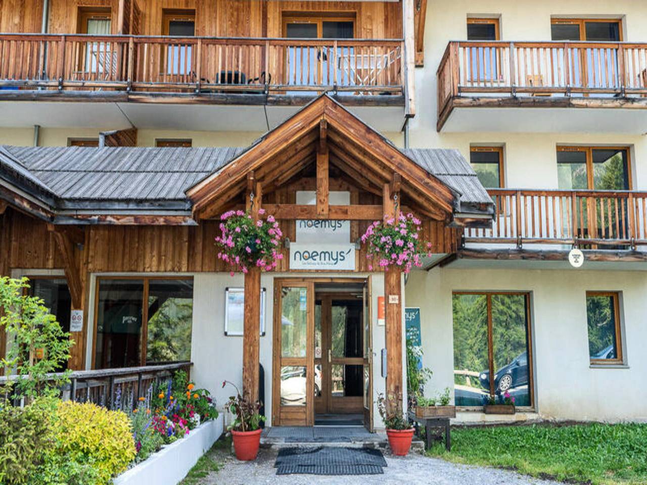 Appartement entier, Les Chalets De Bois Méan - A in Les Orres, Parc national des Écrins