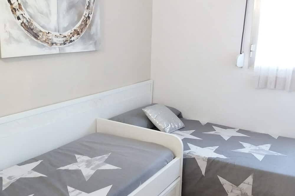 Entire apartment, Modern first line beach apartment with air conditioning in Sant Salvador (Tarragona), el Vendrell