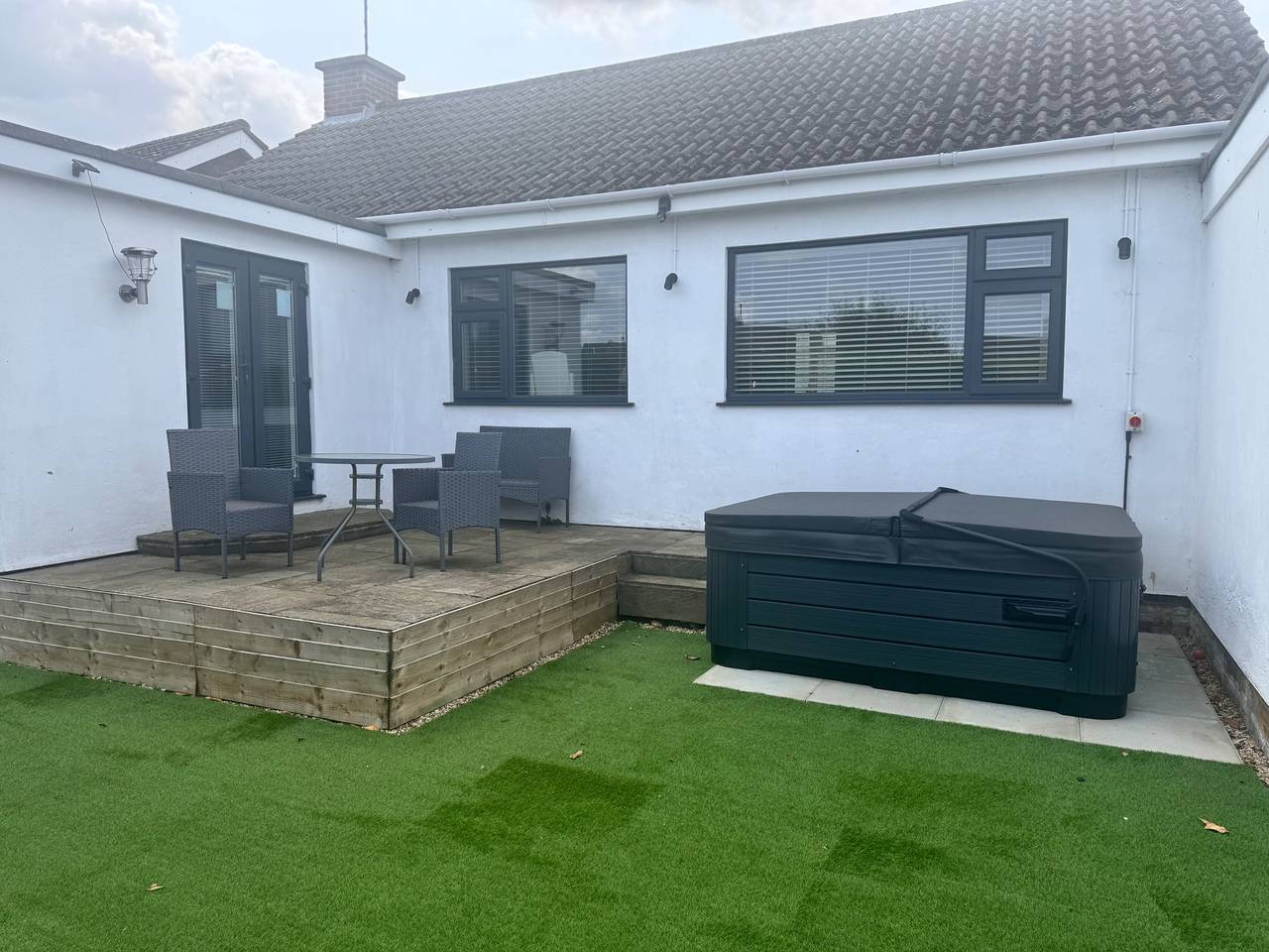 Pet-Friendly - 2 Bedrooms Bungalow hot tub parking in Heacham, Norfolk Coast