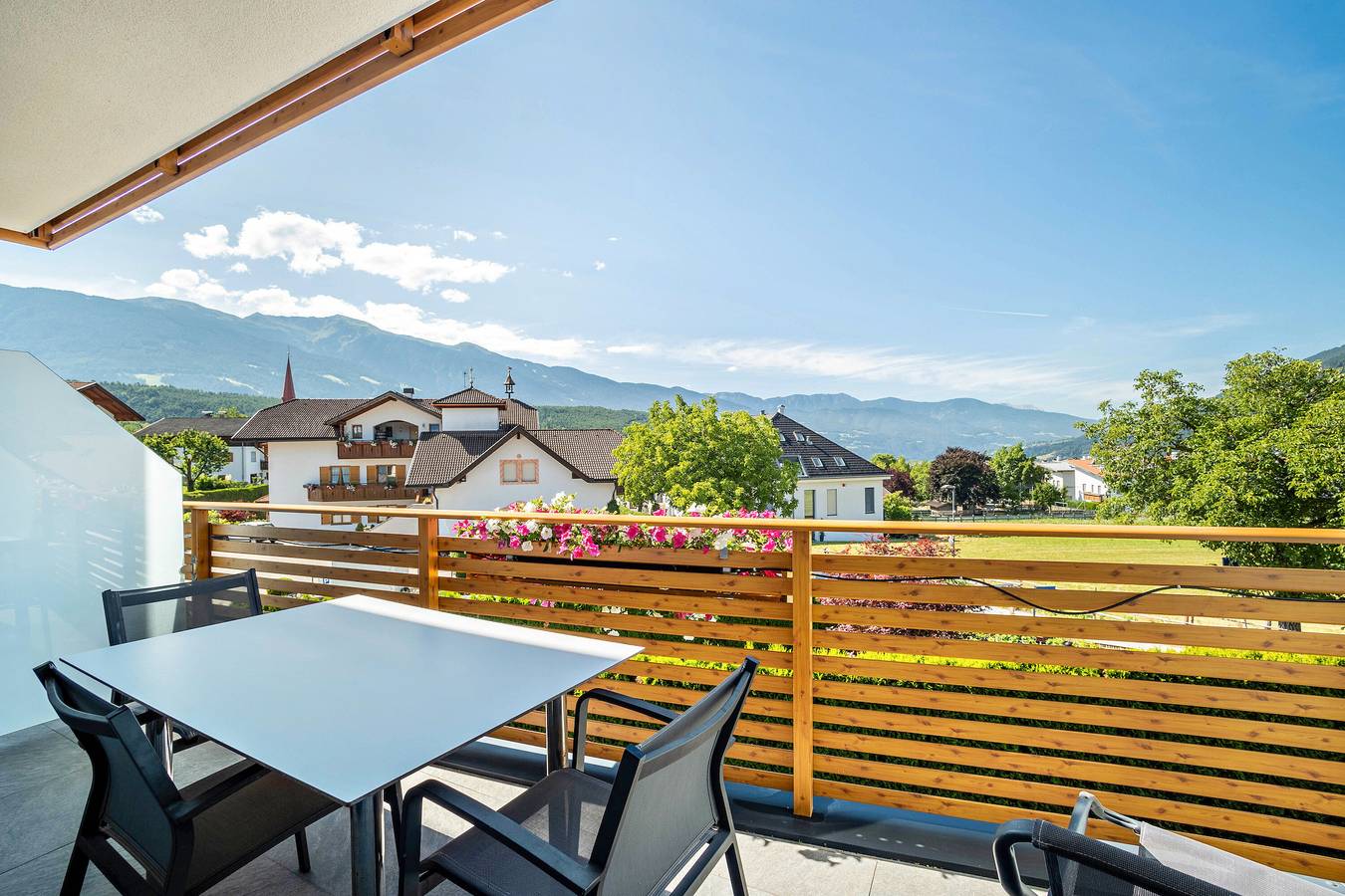 Appartamento intero, Appartamento 'Edelweiß' con vista sulle montagne, giardino in comune e Wi-Fi in Raas, Naz-Sciaves