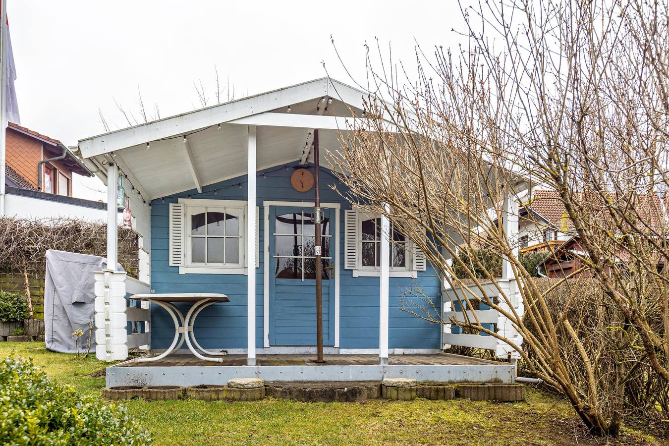 Geheel appartement, Vakantiewoning "Im Holzhaus" met privéterras, huisdieren welkom in Donaueschingen, Central Black Forest