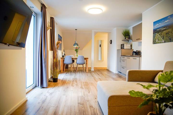 Ferienwohnung für 4 Personen, mit Balkon und Garten sowie Ausblick in Neuastenberg - 2