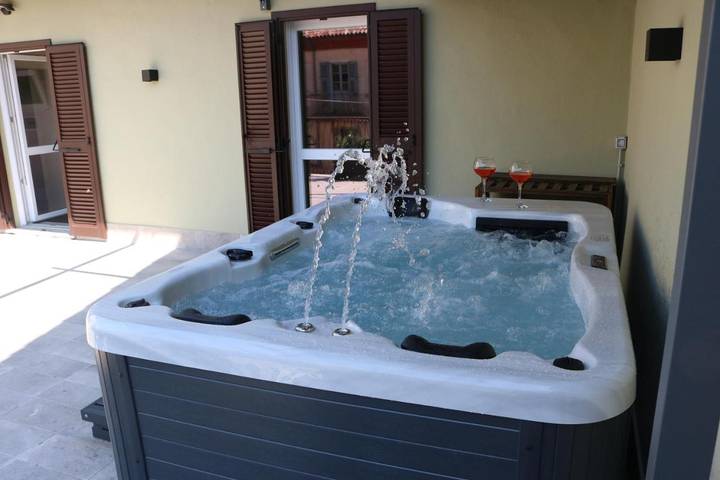 Casa vacanza per 3 persone, con Idromassaggio e Terrazza nonché Panorama a Nizza Monferrato
