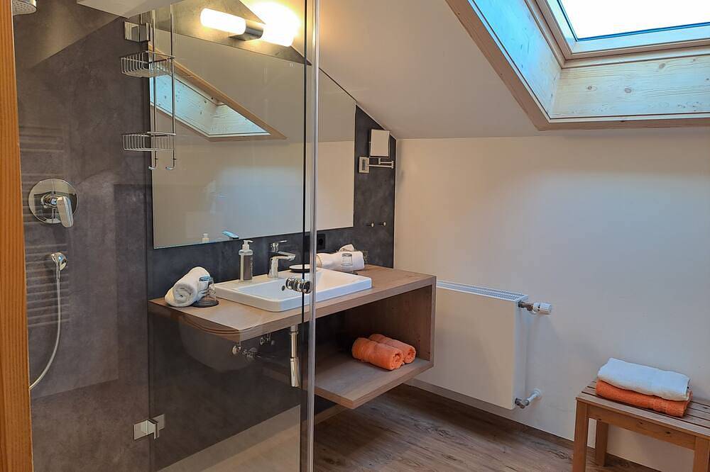 Doppelzimmer Nr. 7 - Mondscheinzimmer - Gästehaus Moarhof in Bad Wiessee, Bayerische Alpen