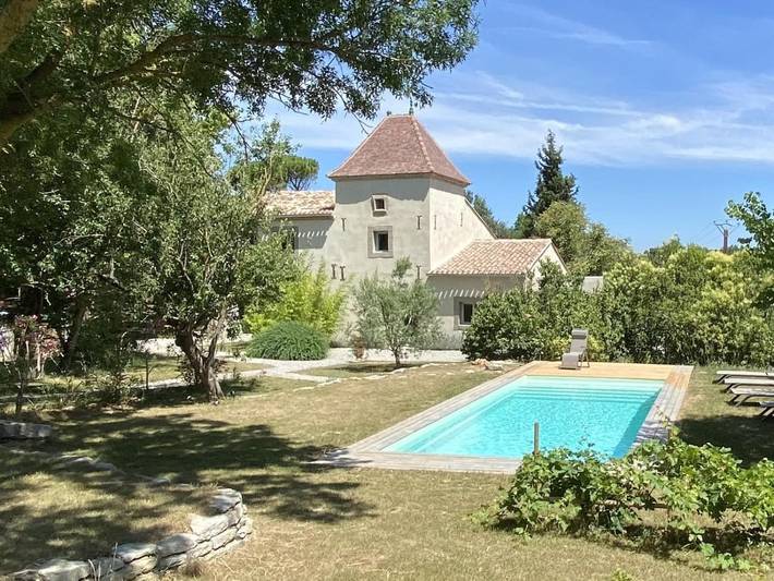 Gîte pour 3 personnes, avec piscine et jardin ainsi que terrasse et vue à Saint-Martin-Lalande - 4