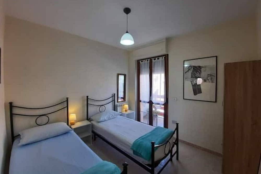 Stylish & Spacious Townhouse - Walk to Beach & Town in Fertilia, Sassari Provinz