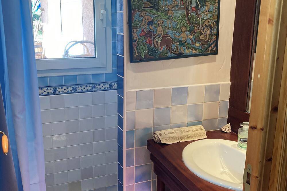 Ma maison à la campagne avec piscine privée. in Montseveroux, Région de Vienne