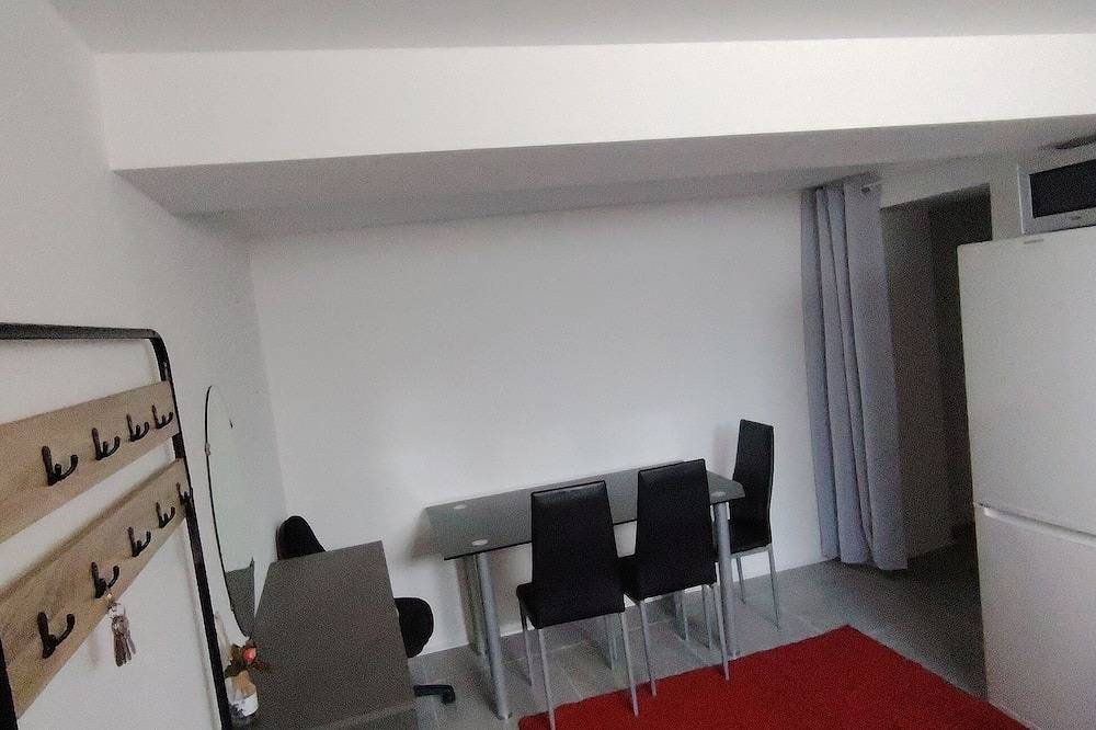 Apartamento entero, Apartament in a bungalow with garden in Le Raincy, Sena-Saint Denis