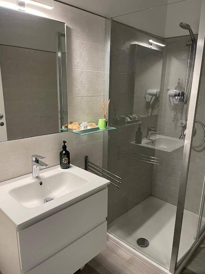 Double Room with Private Bathroom in Ortona (Italia), Ortona (comune)
