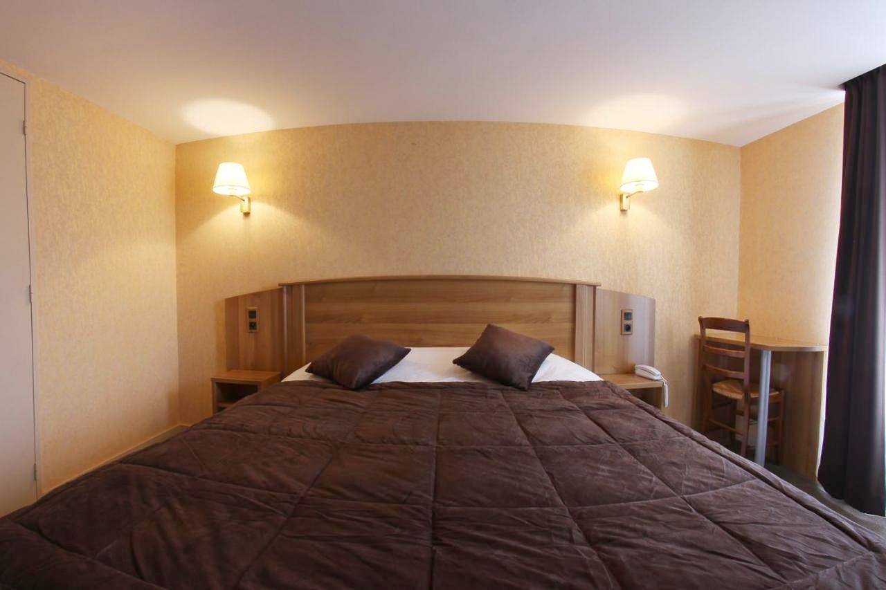 Twin Room in Sauxillanges, Parc Naturel Régional Livradois-Forez