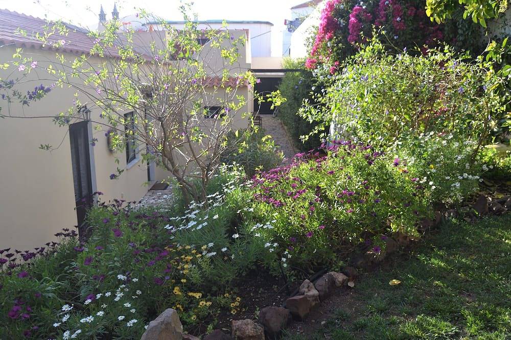 2 Schlafzimmer Reihenhaus mit charmantem Garten im historischen Zentrum von Silves in Silves, Faro Distrikt