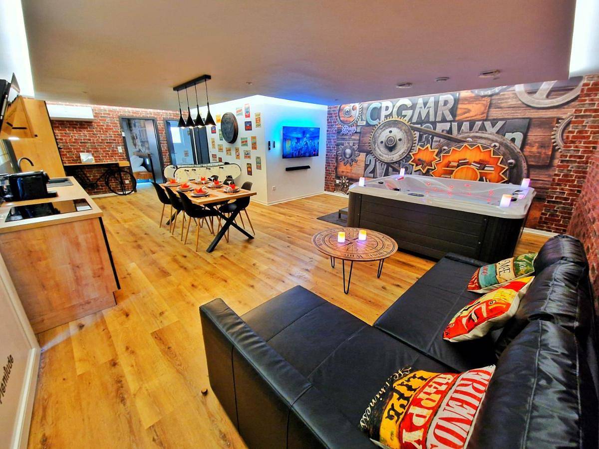 Appartement entier, Loft & Spa-6 Pers-Jacuzzi-Parking-Jardin-Clim-Colmar in Muntzenheim, Région de Colmar