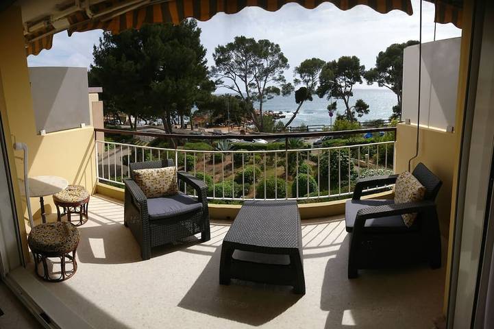 Gîte pour 2 personnes, avec balcon et jardin dans Plage Du Capelan Bandol