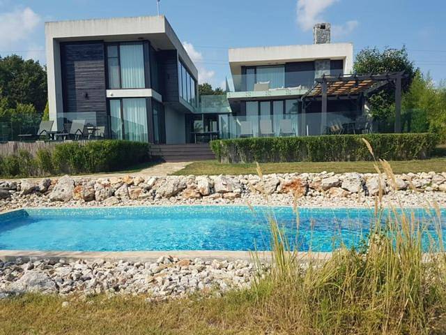 Villa pour 15 personnes, avec sauna et piscine ainsi que jardin et vue en Bulgarie - 2