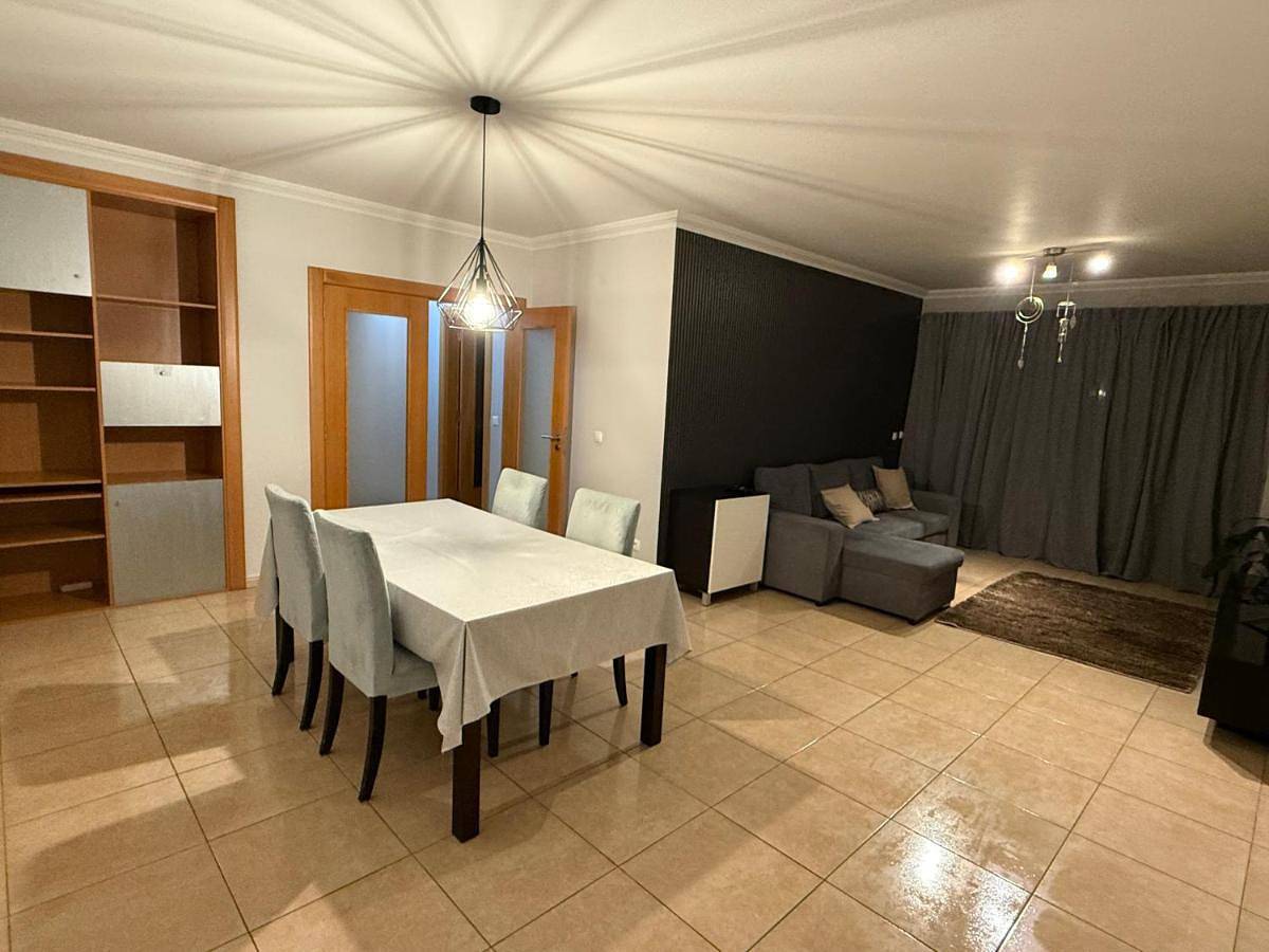 Apartamento inteiro, Three-Bedroom Apartment with Balcony in Lourinhã, Distrito de Lisboa