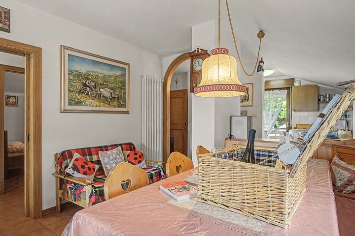 Entire apartment, 'Il Rifugio del Brunone' Apartment with Mountain View, Balcony and Wi-Fi in Valda, Altavalle