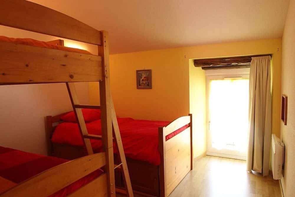 Casa pintoresca con terraza y Bbq, tranquilidad cerca de Langeac in Langeac, Macizo Central