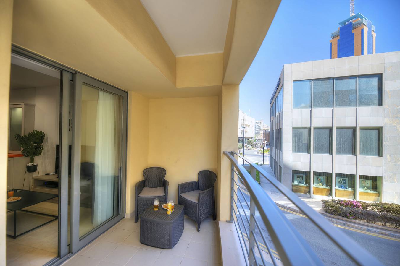 Entire apartment, Holiday apartment for 2 people with terrace in Paceville, San Giljan