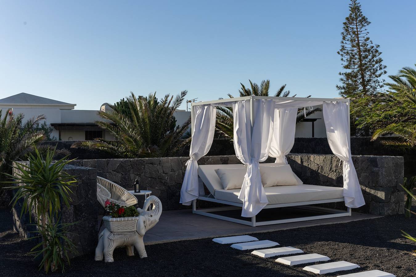 Villa "Mo Luxury Heated Pool" avec vue sur les montagnes, piscine privée et Wi-Fi in Montaña Roja, Yaiza