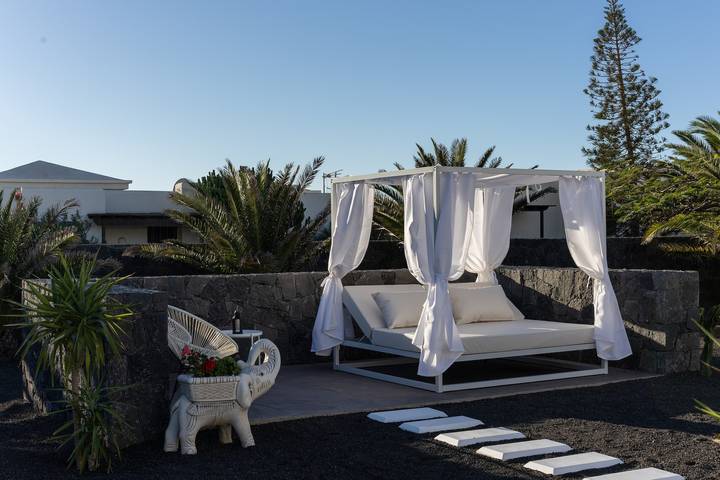 Villa "Mo Luxury Beheizter Pool" mit Bergblick, Privatem Pool und Wlan in Montaña Roja, Yaiza