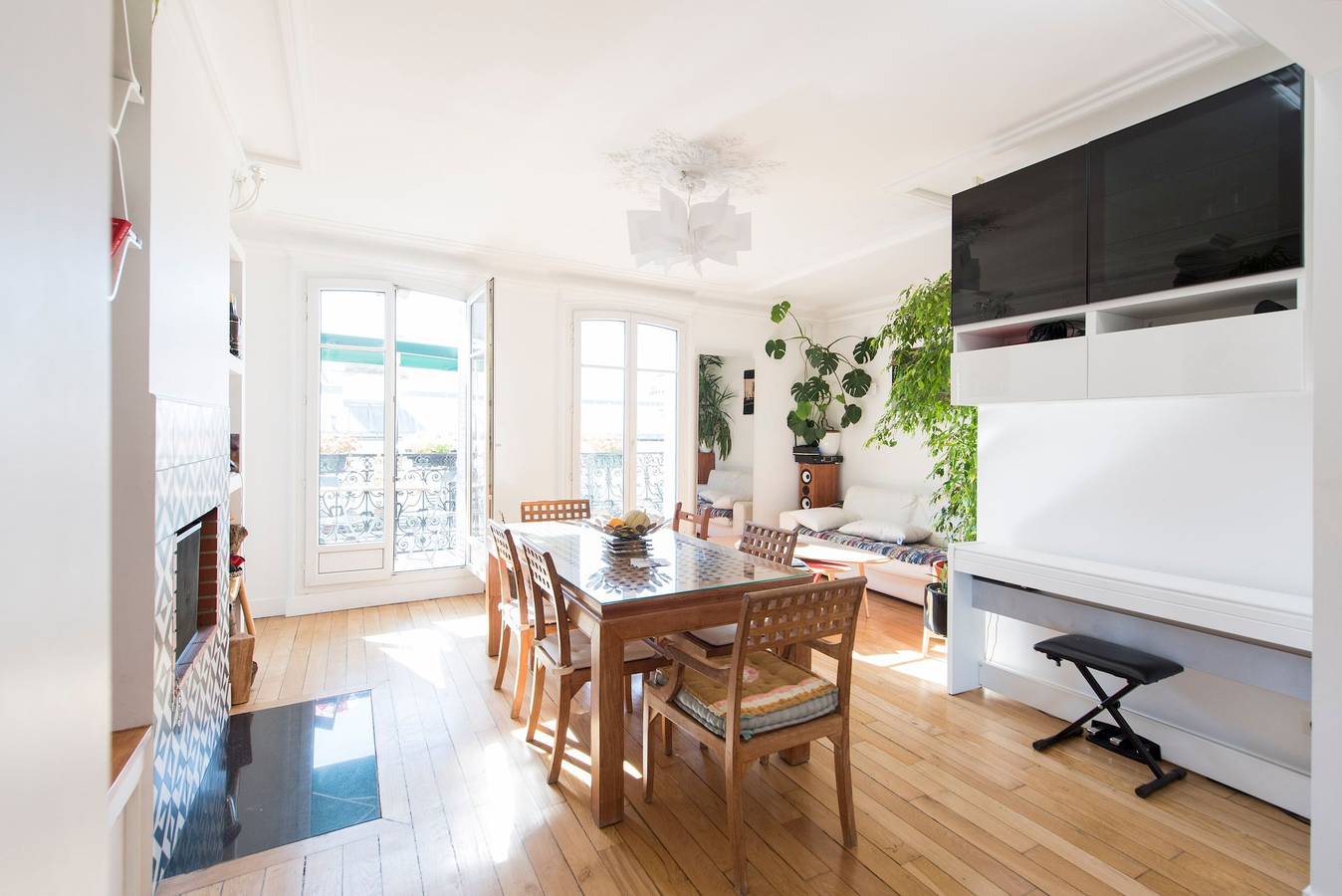 Entire apartment, By the Palais Royal in Paris in Paris, Ile de France
