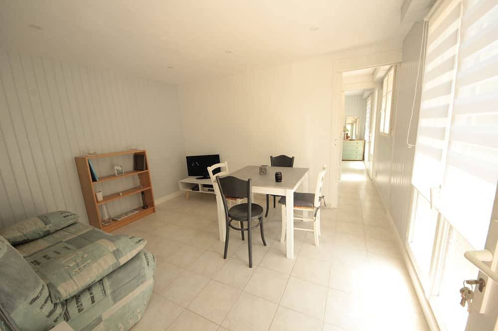 Beautiful little house with private garden, near beach and countryside. Quiet rental in Saint-Nazaire, Côte d'Amour